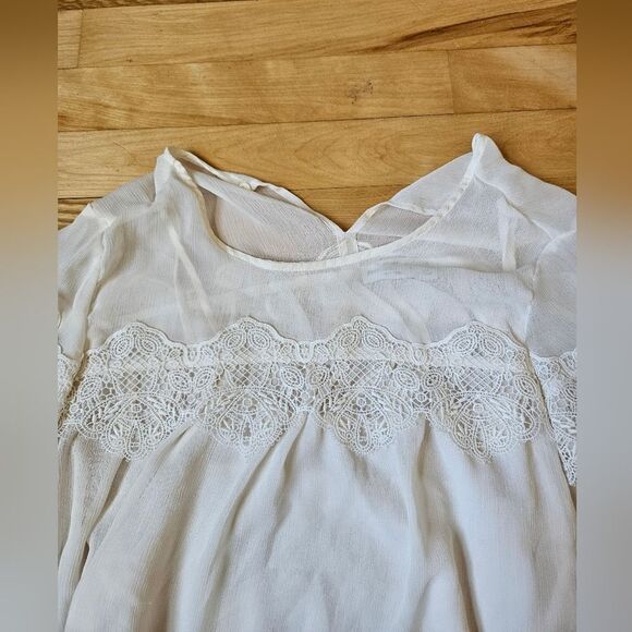 Abercrombie and Fitch white lace blouse - Picture 2 of 10
